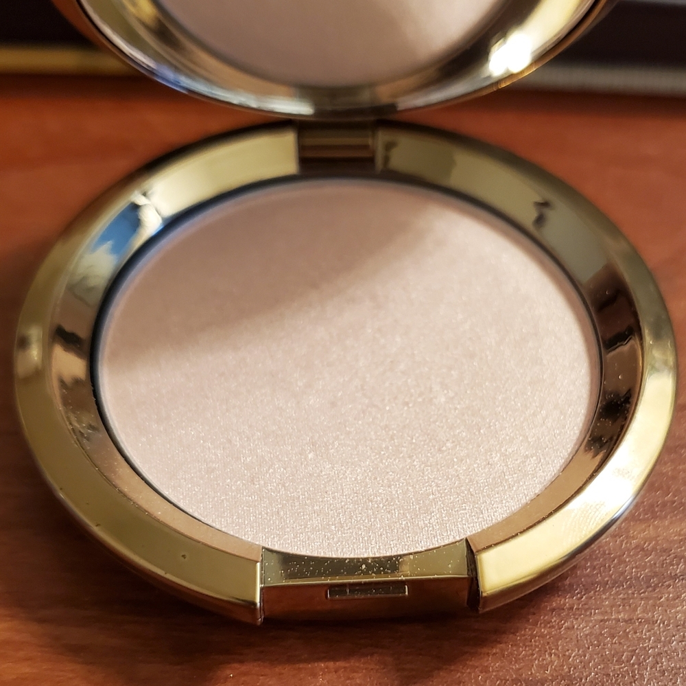 Becca lightchaser highlight